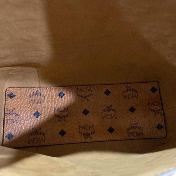 MCM Klara Medium Leather Hobo Shoulder-used 1x - Picture 7 of 9